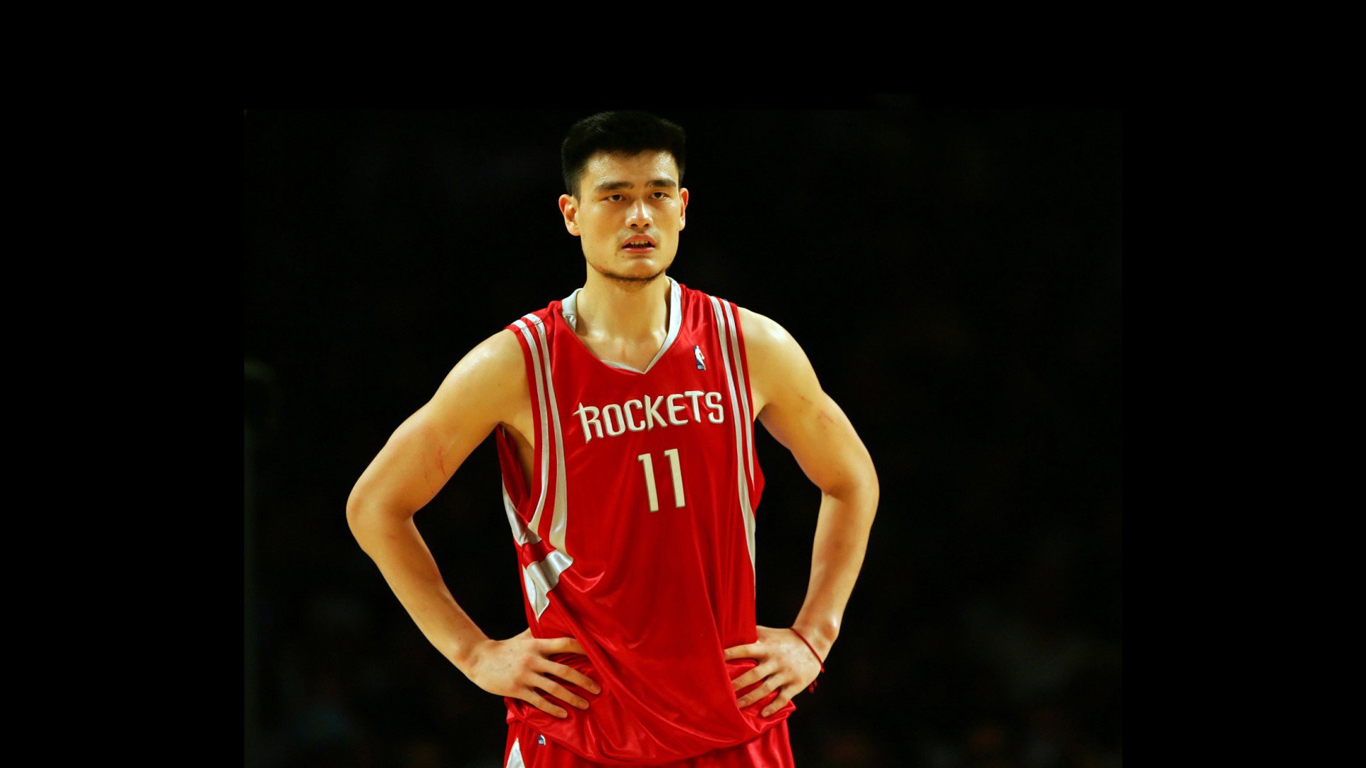 浓眉哥十赛季巅峰爆发,阿森纳球迷高呼,这才是我们自家的MVP!